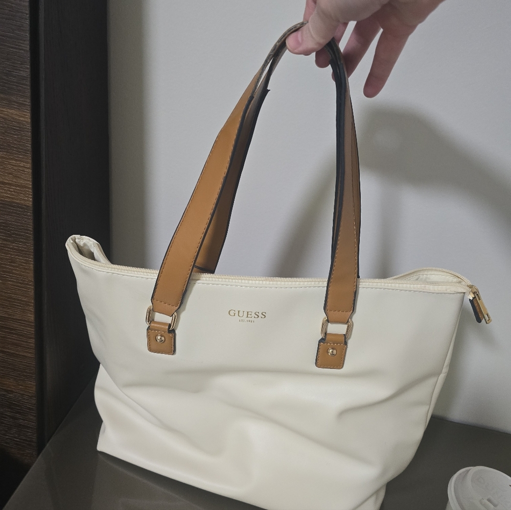 Elegant Cream Handbag with Brown Accent - Picture 4 of 10